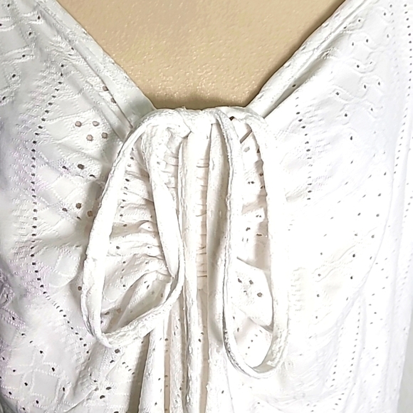 White Eyelet Top with Ruching at the Chest with a Tie, Puff Sleeves, Size 3X - Picture 4 of 9